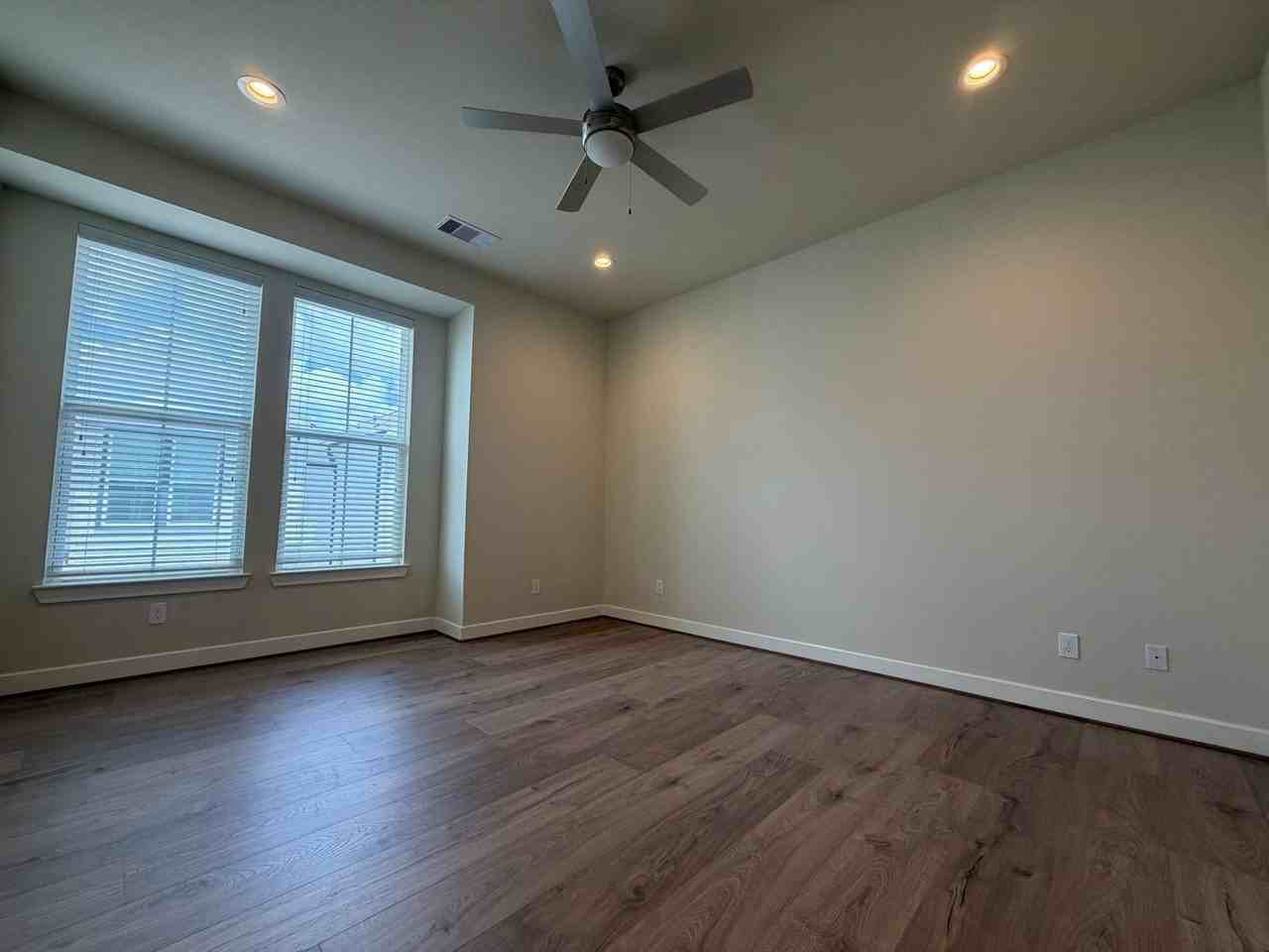 5915 Haring Ln - Photo 6 of 15