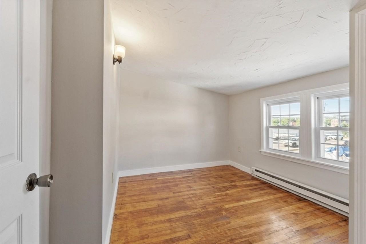 176 Washington St - Photo 2 of 18