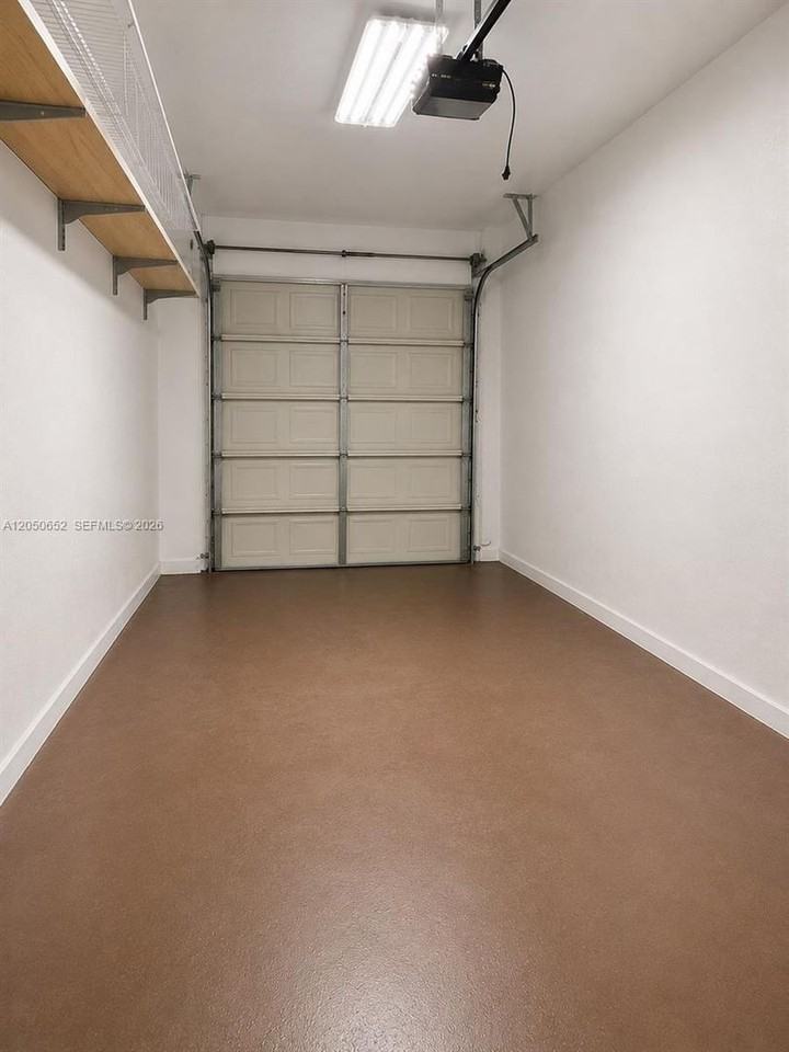 2100 N 52nd Ave - Photo 6 of 38