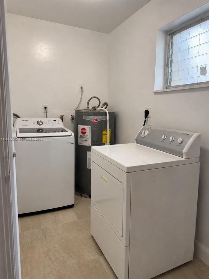 2100 N 52nd Ave - Photo 7 of 38