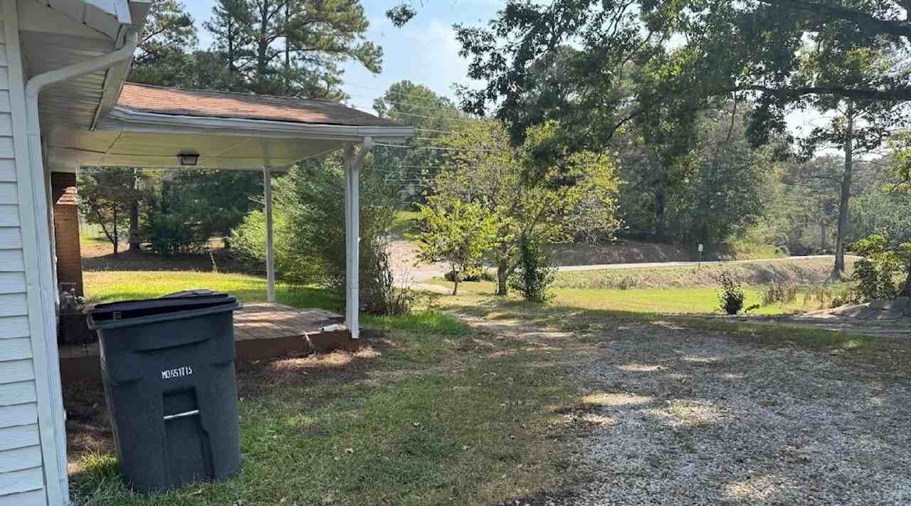 621 Odum Rd - Photo 2 of 7
