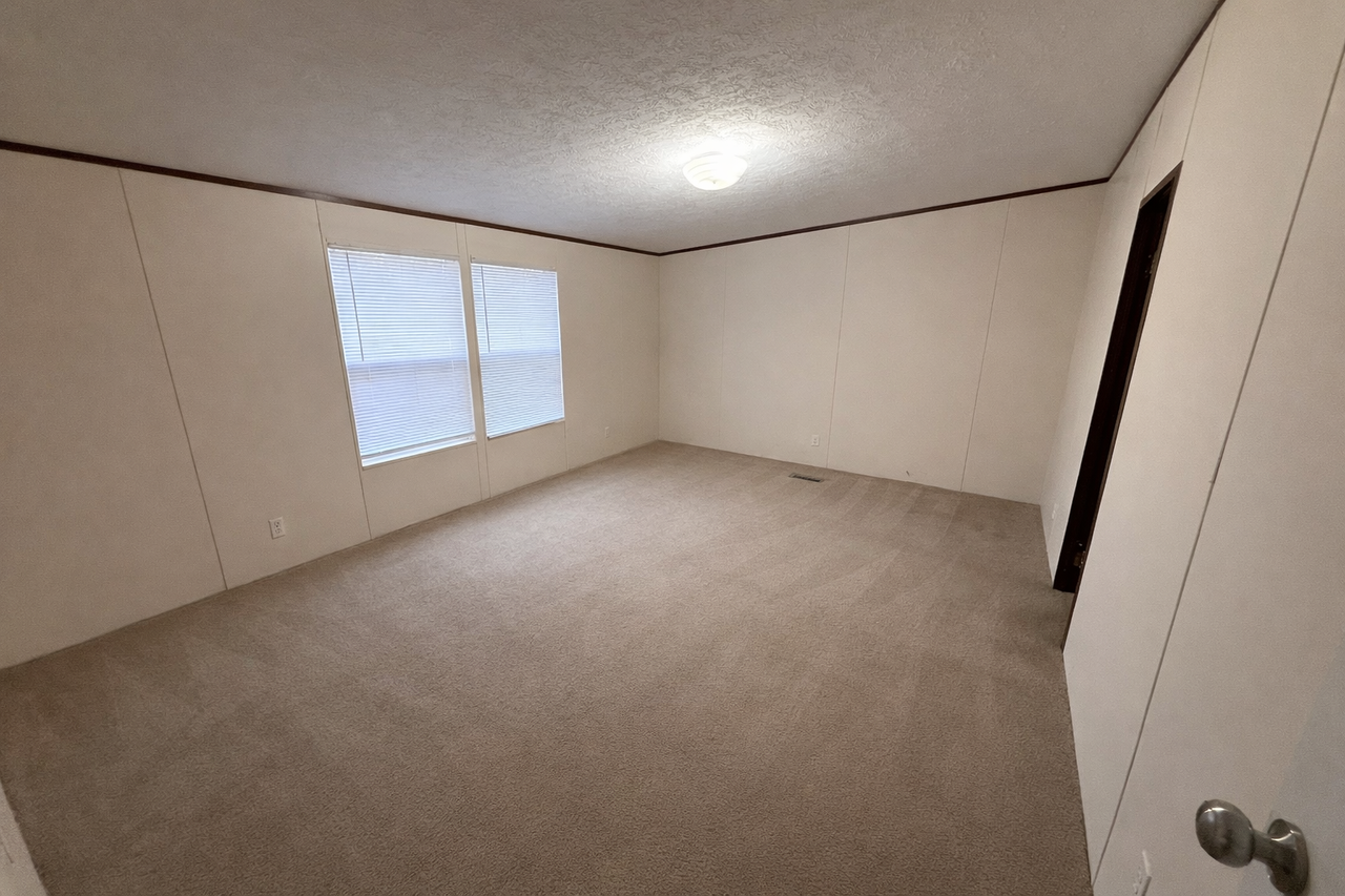 105 Campbell Dr - Photo 3 of 8