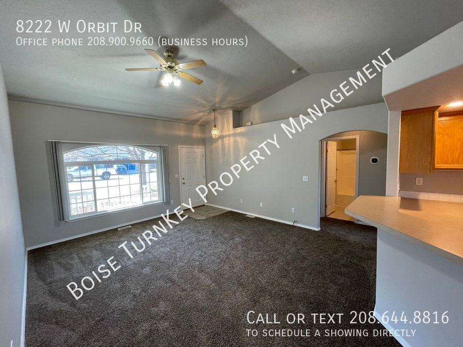 8222 W Orbit Dr - Photo 4 of 34