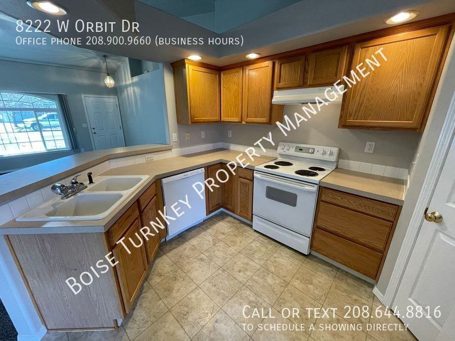 8222 W Orbit Dr - Photo 6 of 34