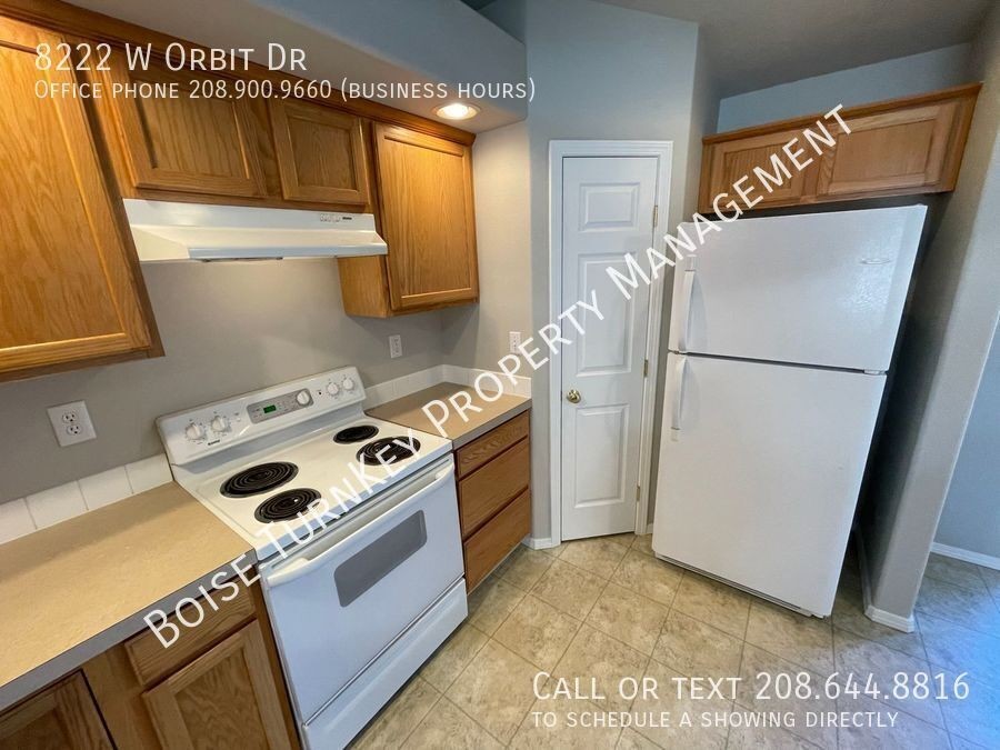 8222 W Orbit Dr - Photo 7 of 34