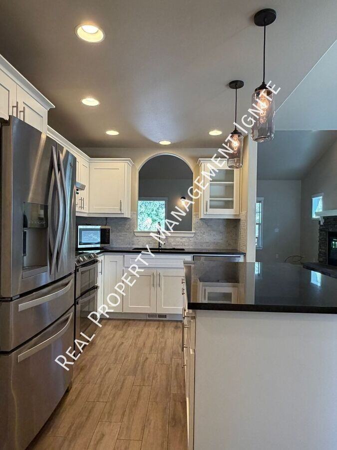 2447 Nw Shields Dr - Photo 2 of 18