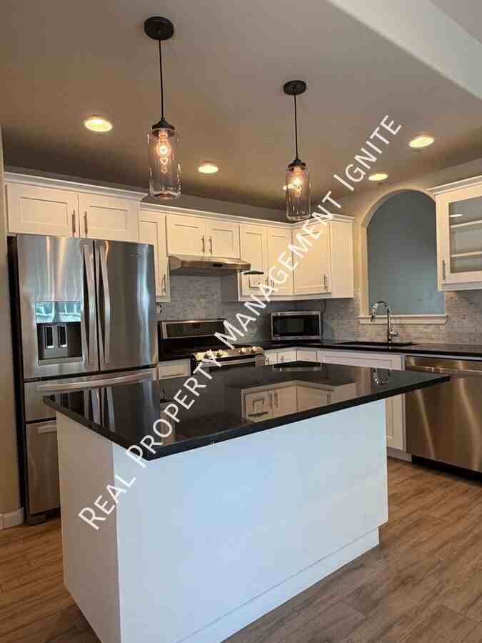 2447 Nw Shields Dr - Photo 3 of 18