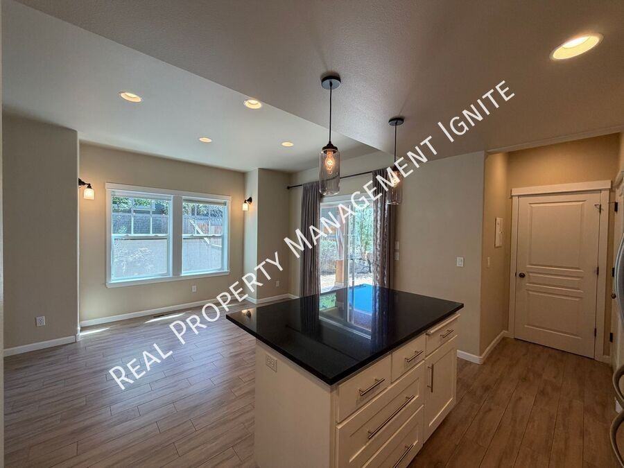 2447 Nw Shields Dr - Photo 5 of 18
