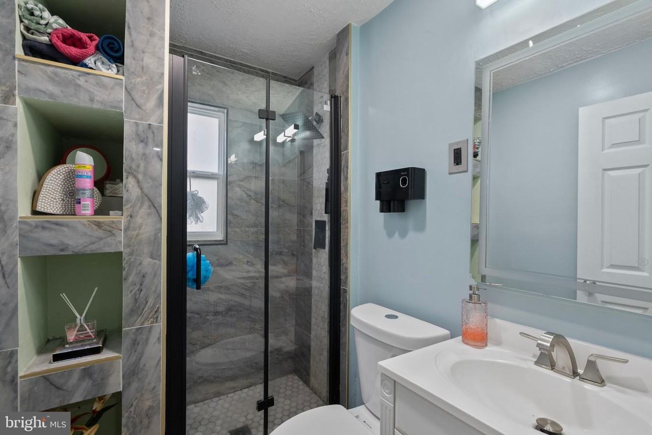 121 N Huron Dr - Photo 3 of 6