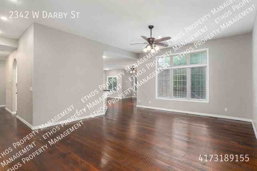 2342 W Darby St - Photo 7 of 50