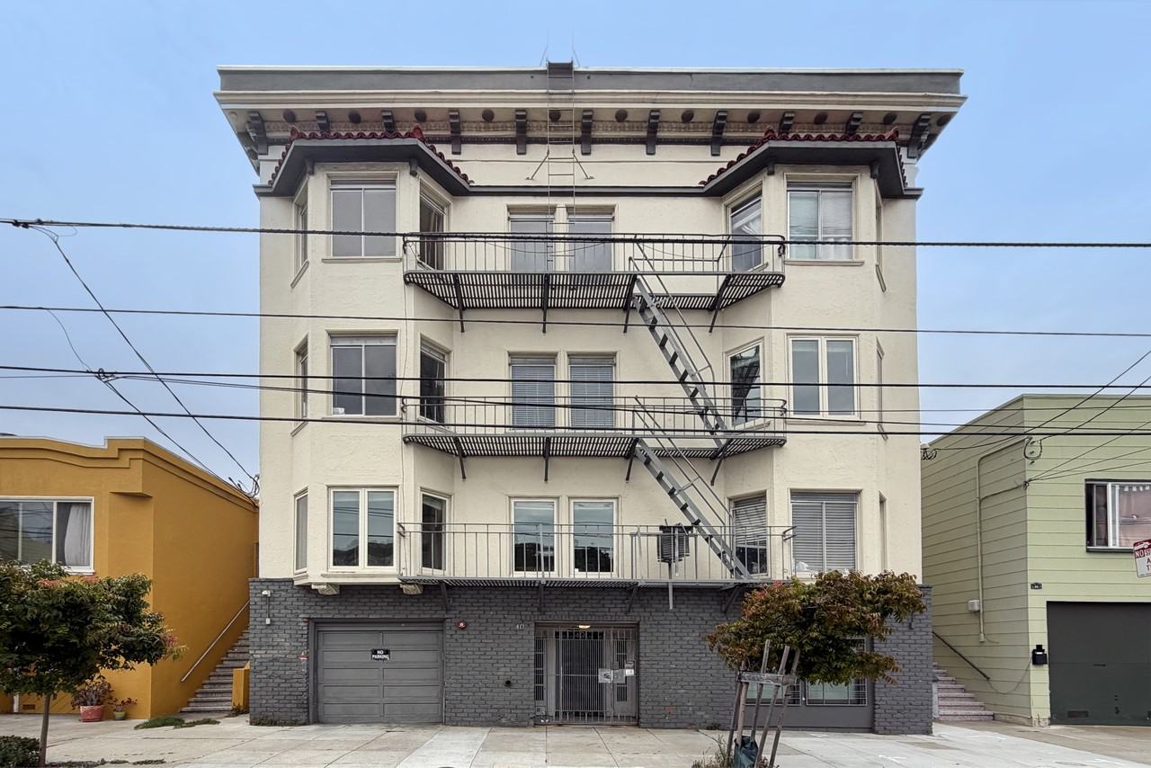 40 Tiffany Ave #1 - Photo 4 of 15