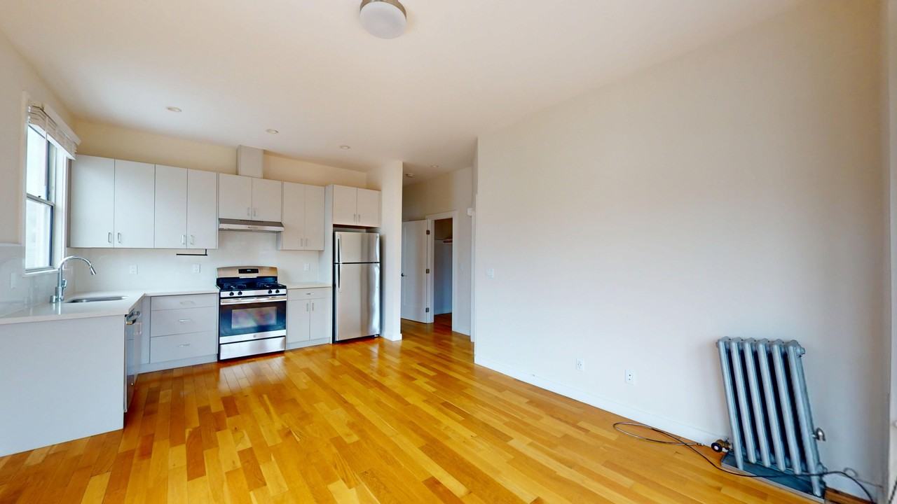 40 Tiffany Ave #9 - Photo 6 of 19