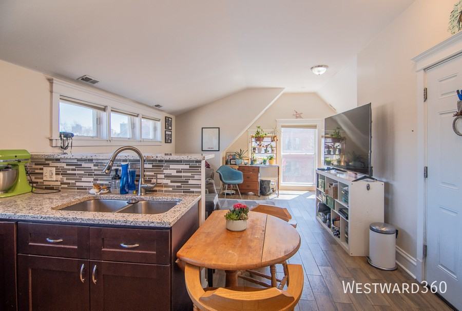 1252 W Elmdale Ave #3 - Photo 2 of 15