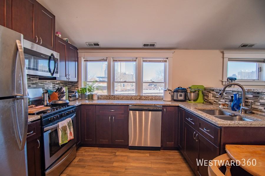 1252 W Elmdale Ave #3 - Photo 4 of 15