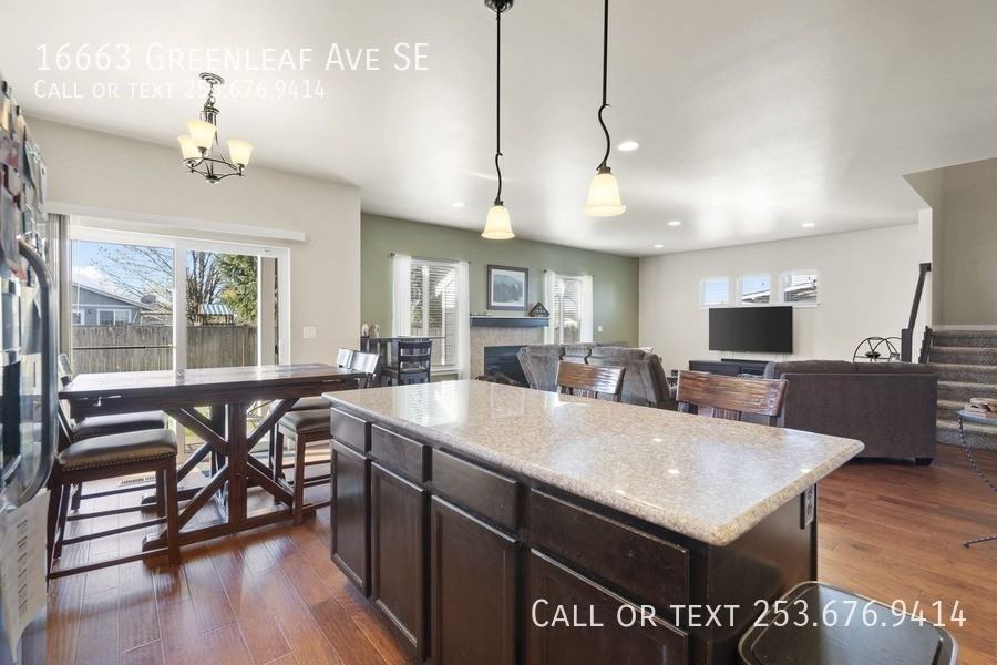 16663 Greenleaf Ave Se - Photo 3 of 28