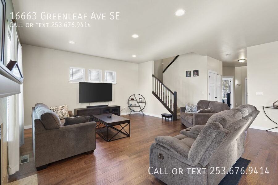 16663 Greenleaf Ave Se - Photo 4 of 28