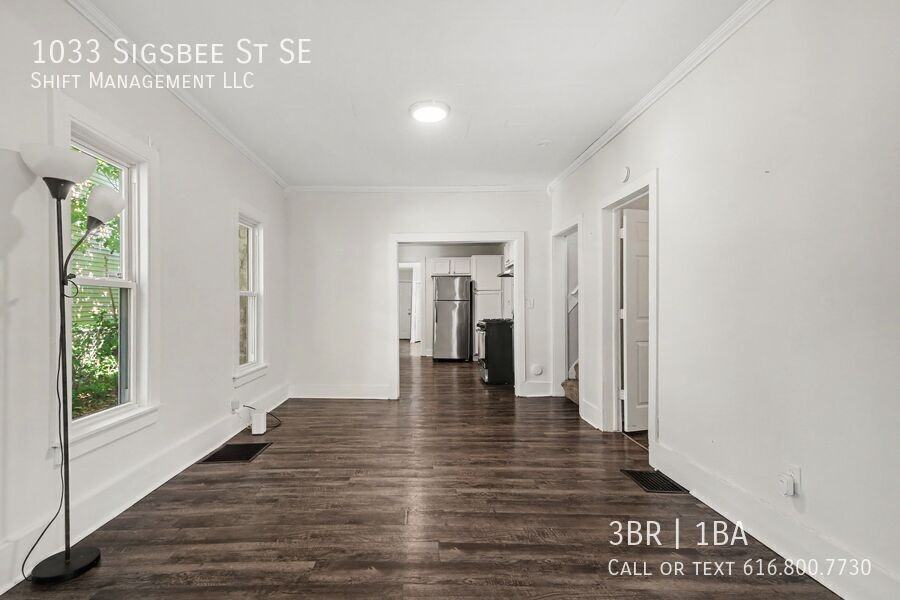 1033 Sigsbee St Se - Photo 3 of 14