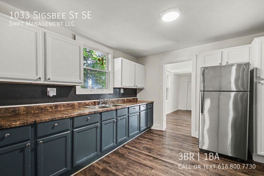 1033 Sigsbee St Se - Photo 4 of 14