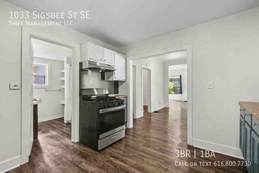 1033 Sigsbee St Se - Photo 5 of 14