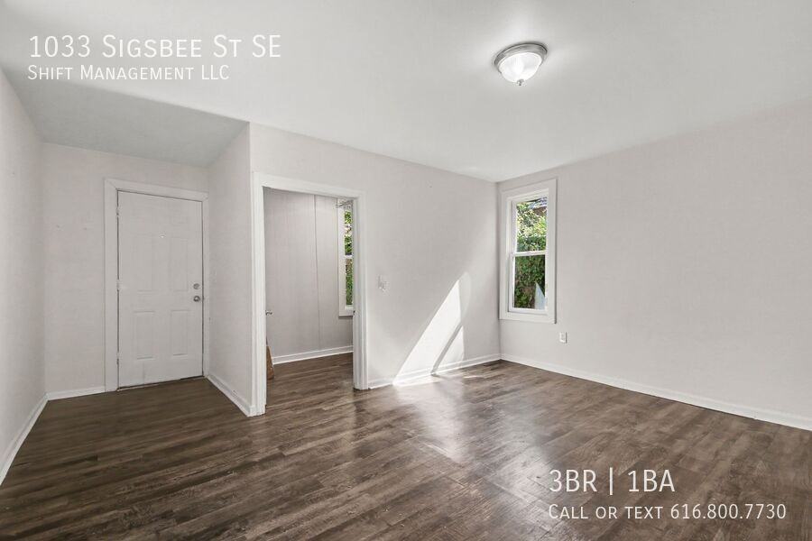 1033 Sigsbee St Se - Photo 7 of 14