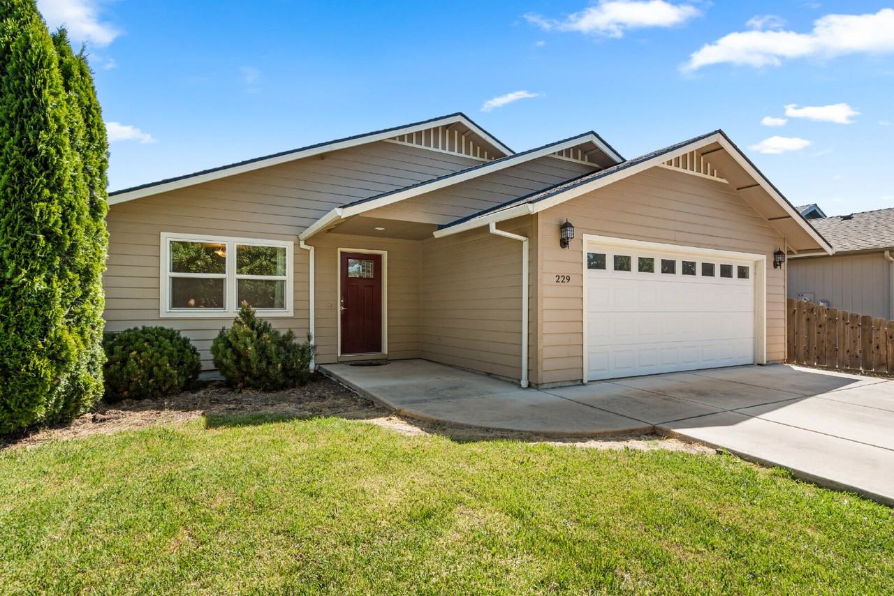 229 Reanna Way - Photo 2 of 28