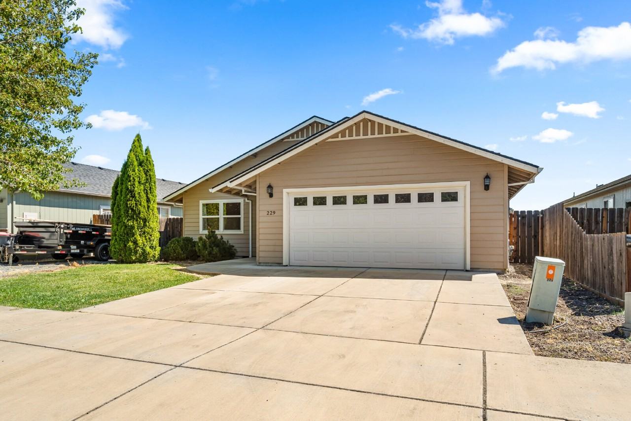 229 Reanna Way - Photo 3 of 28