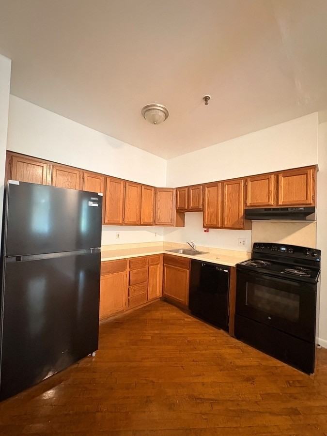 550 Pearl St #207 - Photo 2 of 7