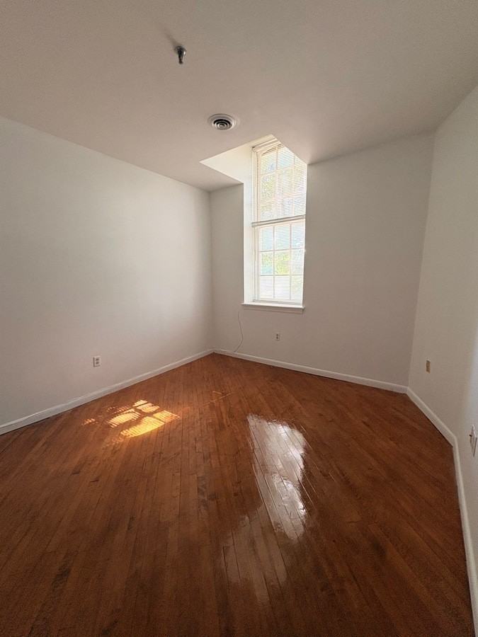 550 Pearl St #207 - Photo 4 of 7