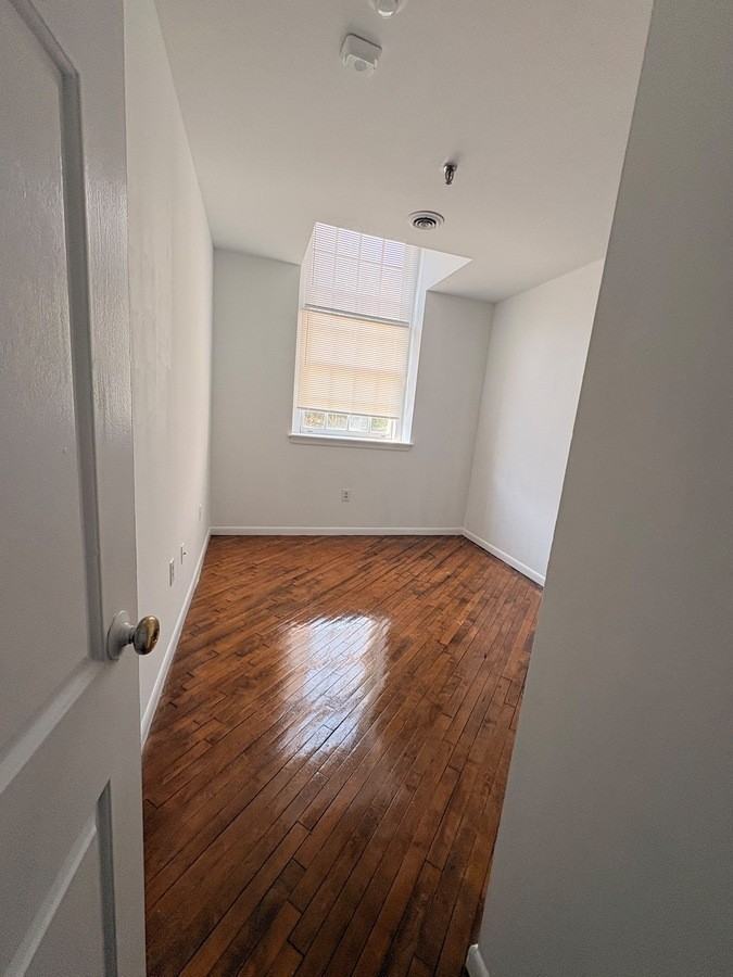 555 Pearl St #203 - Photo 4 of 6