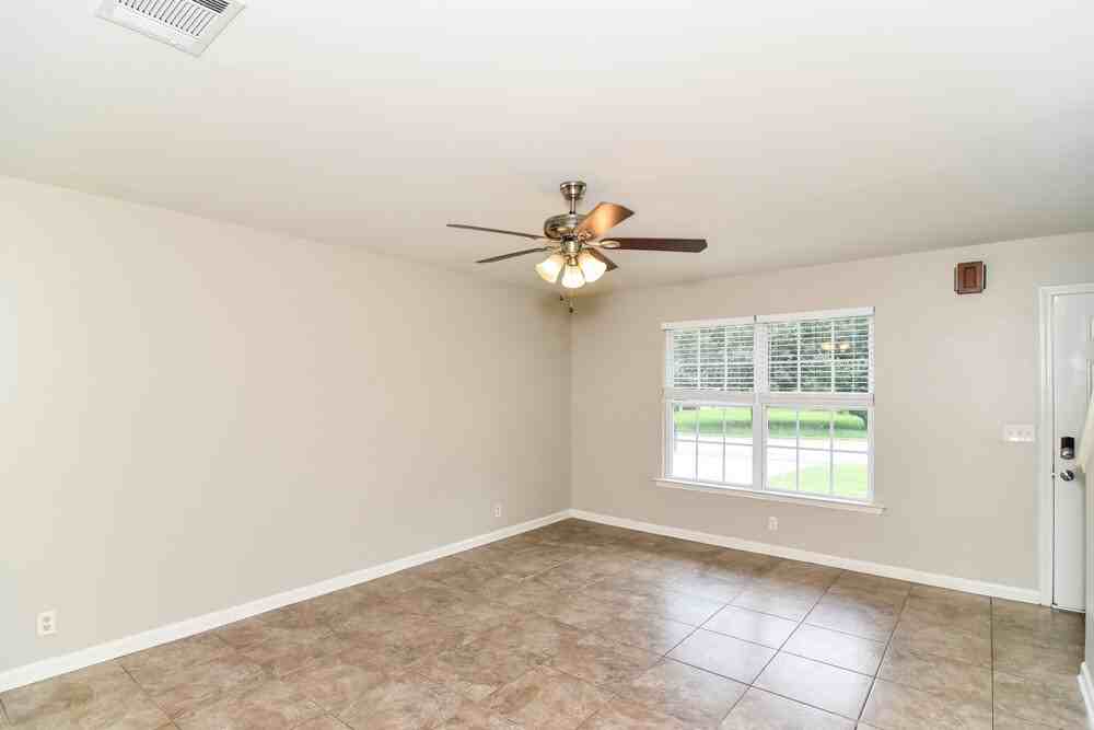 145 Lyndhurst Dr - Photo 5 of 17