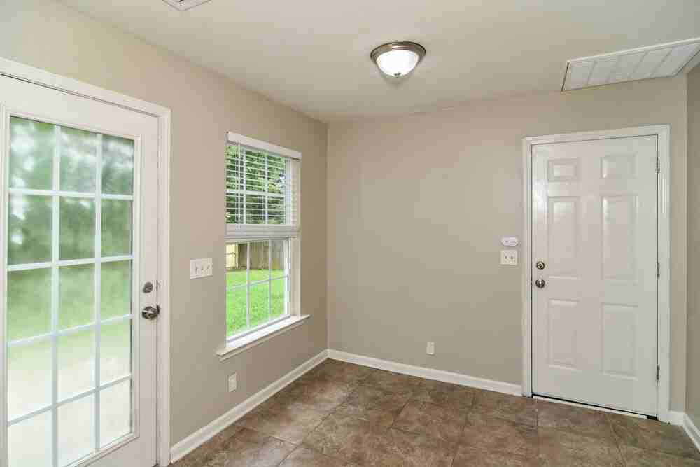 145 Lyndhurst Dr - Photo 6 of 17