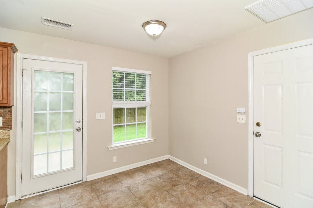 145 Lyndhurst Dr - Photo 7 of 17