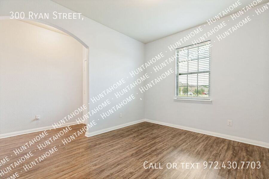 300 Ryan St - Photo 3 of 12