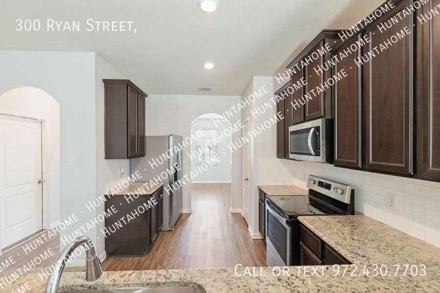 300 Ryan St - Photo 4 of 12