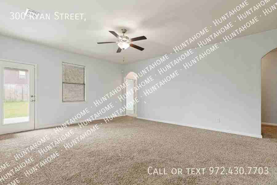 300 Ryan St - Photo 5 of 12