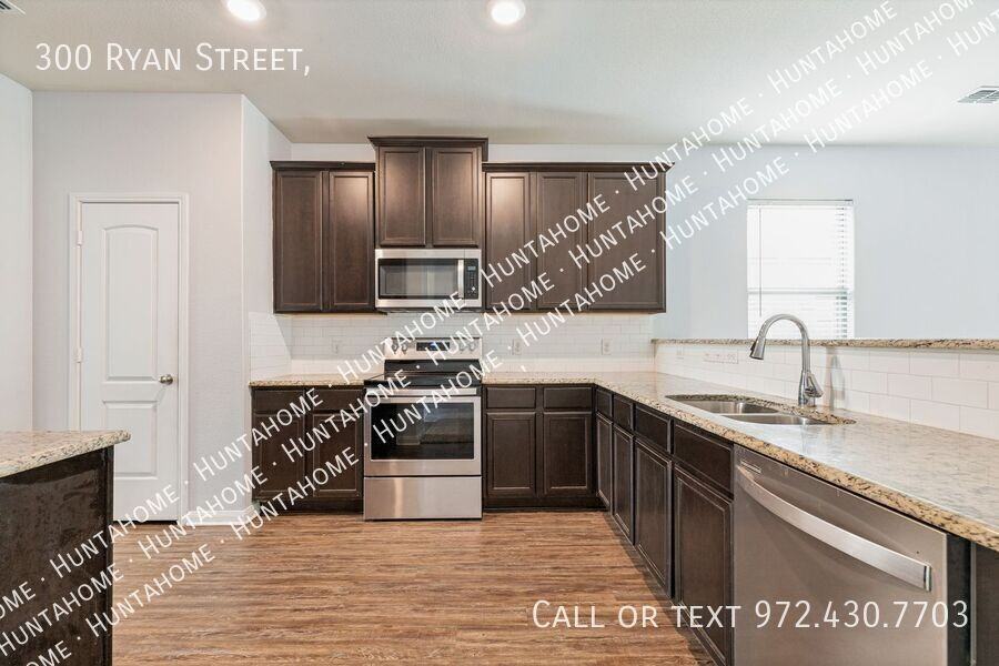 300 Ryan St - Photo 6 of 12