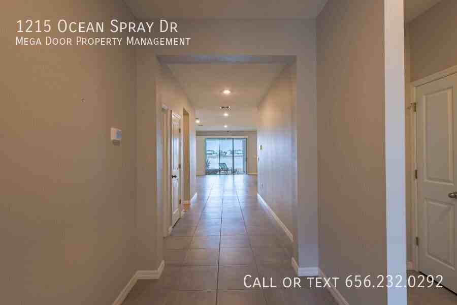 1215 Ocean Spray Dr - Photo 5 of 31