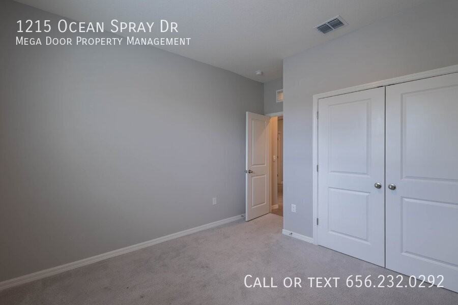 1215 Ocean Spray Dr - Photo 7 of 31
