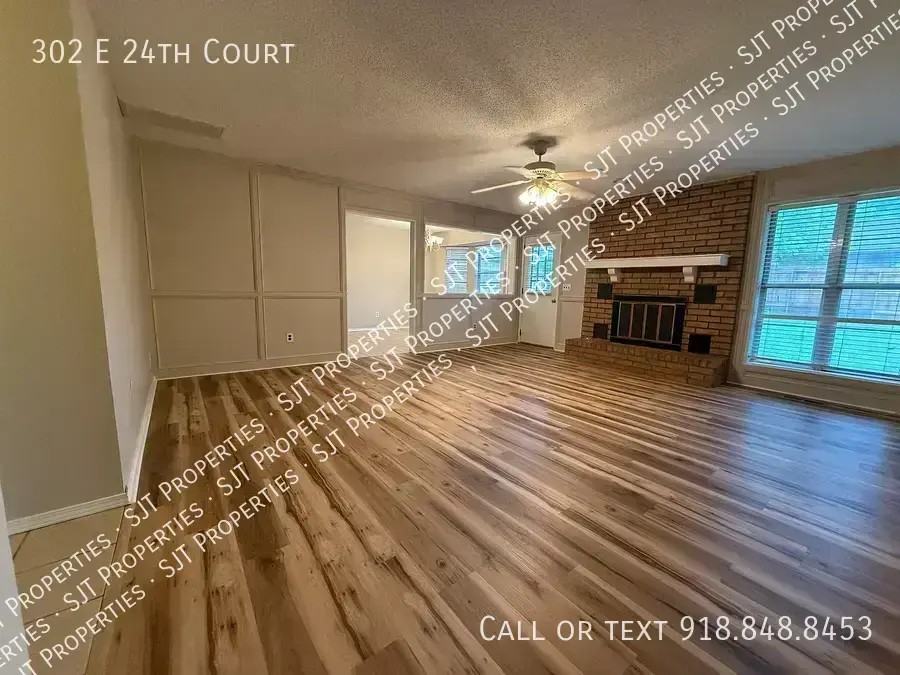 302 E 24th Ct - Photo 2 of 11
