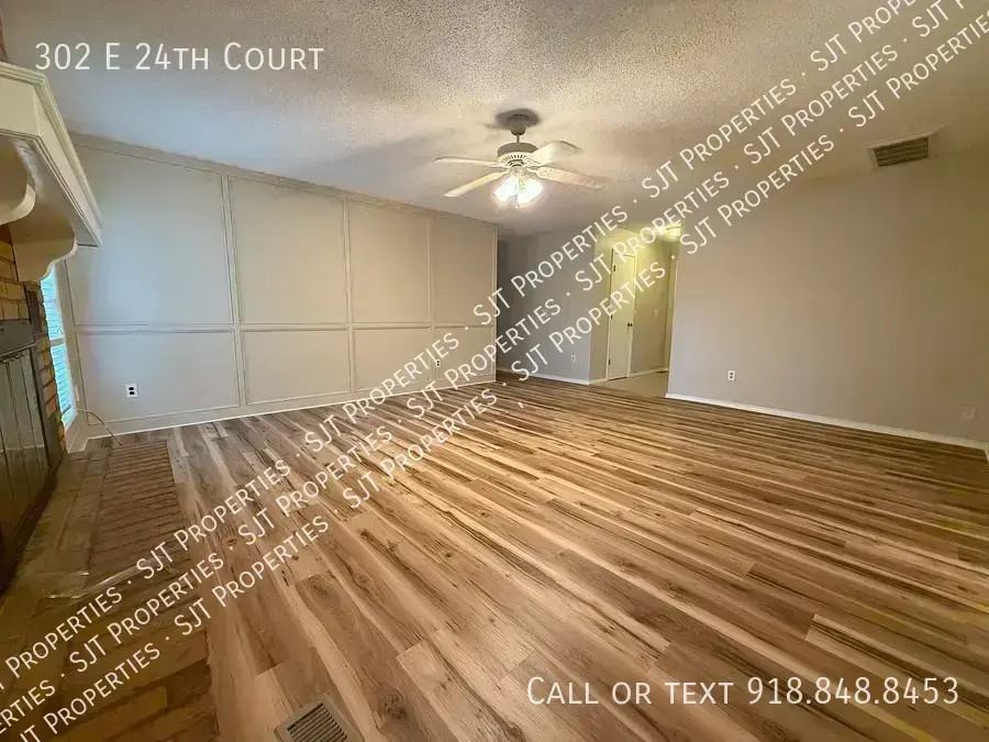 302 E 24th Ct - Photo 3 of 11