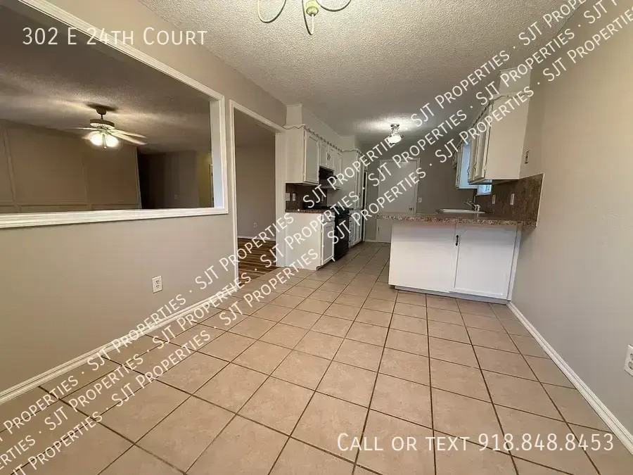 302 E 24th Ct - Photo 5 of 11