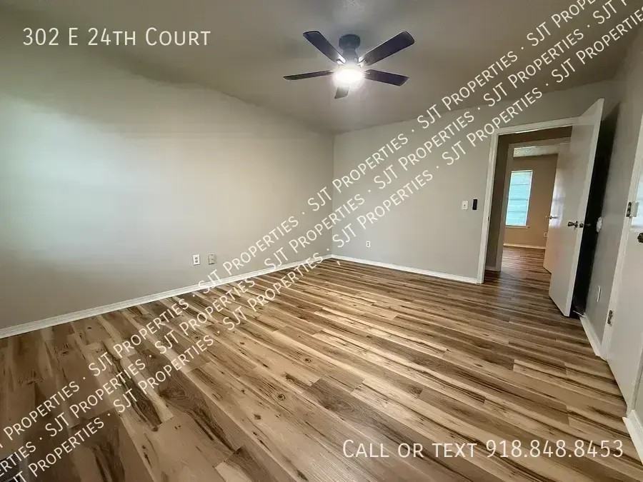 302 E 24th Ct - Photo 6 of 11