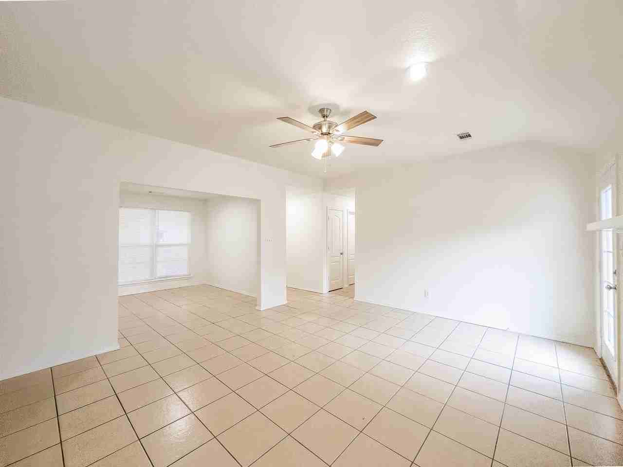 429 E El Paso St - Photo 4 of 16