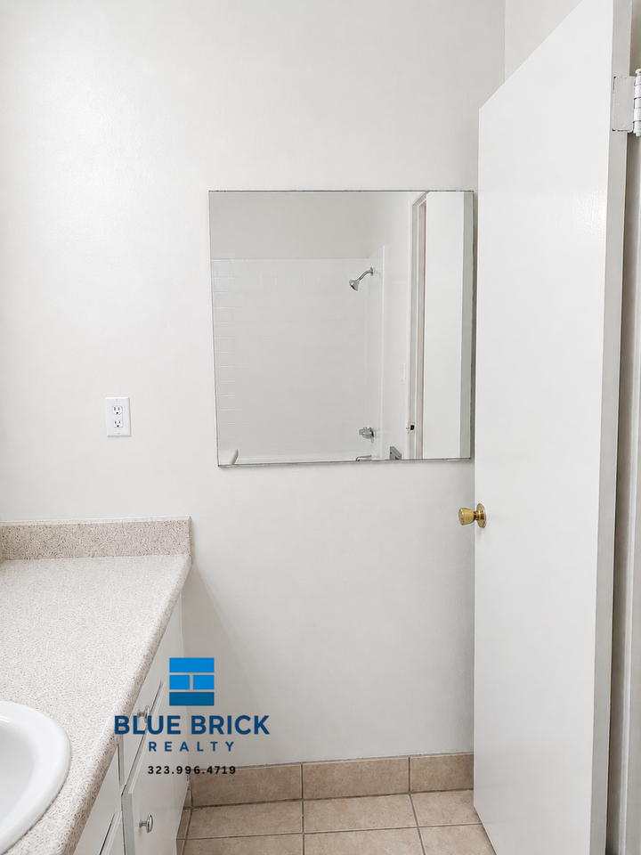 533 S Harvard Blvd #214 - Photo 6 of 11