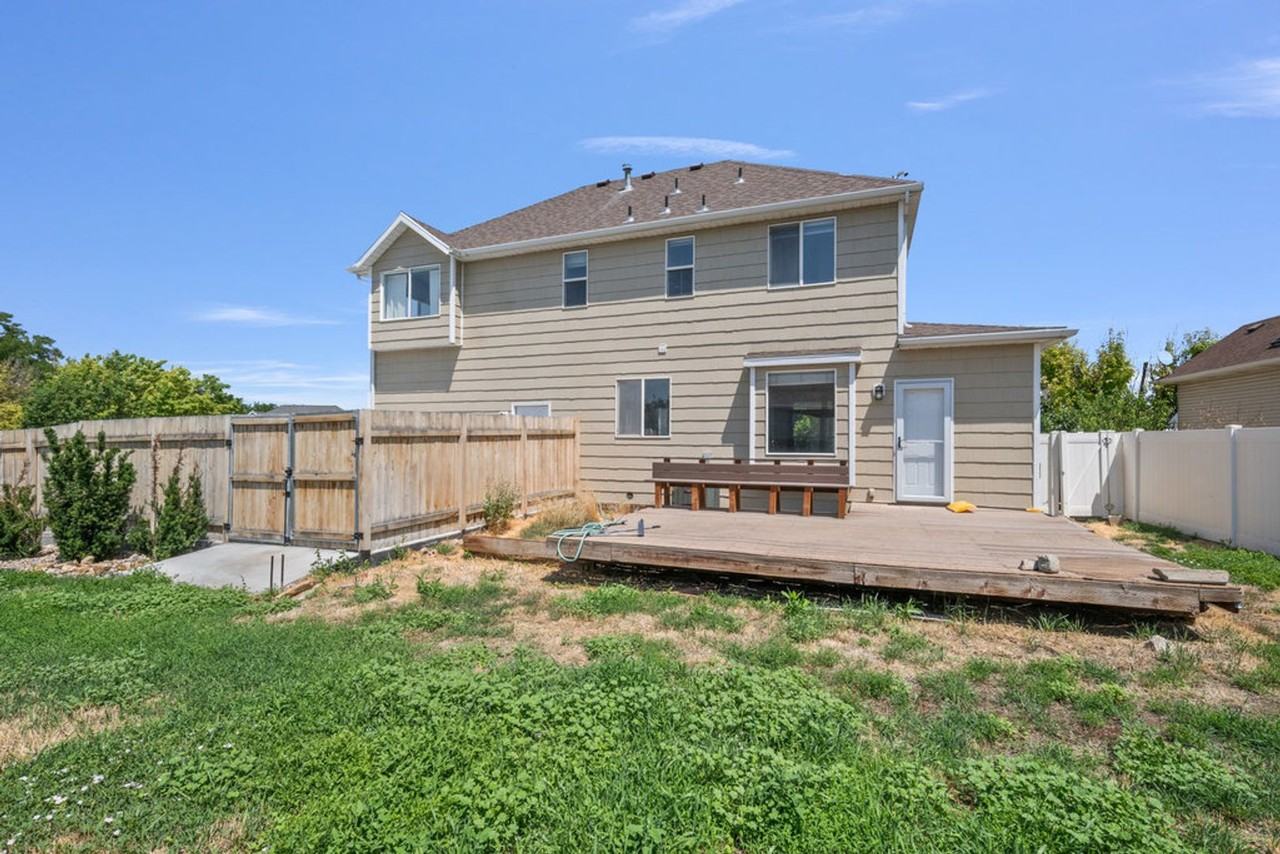 166 E Rawlins Ln - Photo 2 of 24