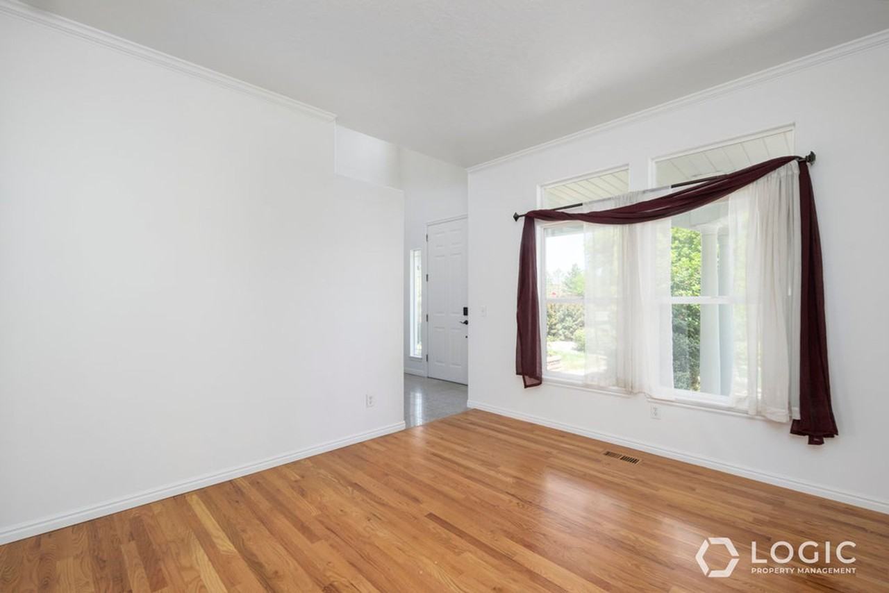 166 E Rawlins Ln - Photo 4 of 24
