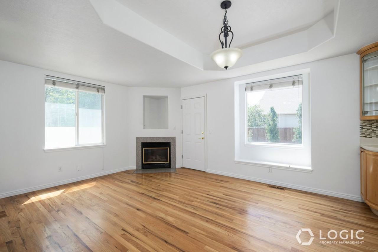 166 E Rawlins Ln - Photo 6 of 24