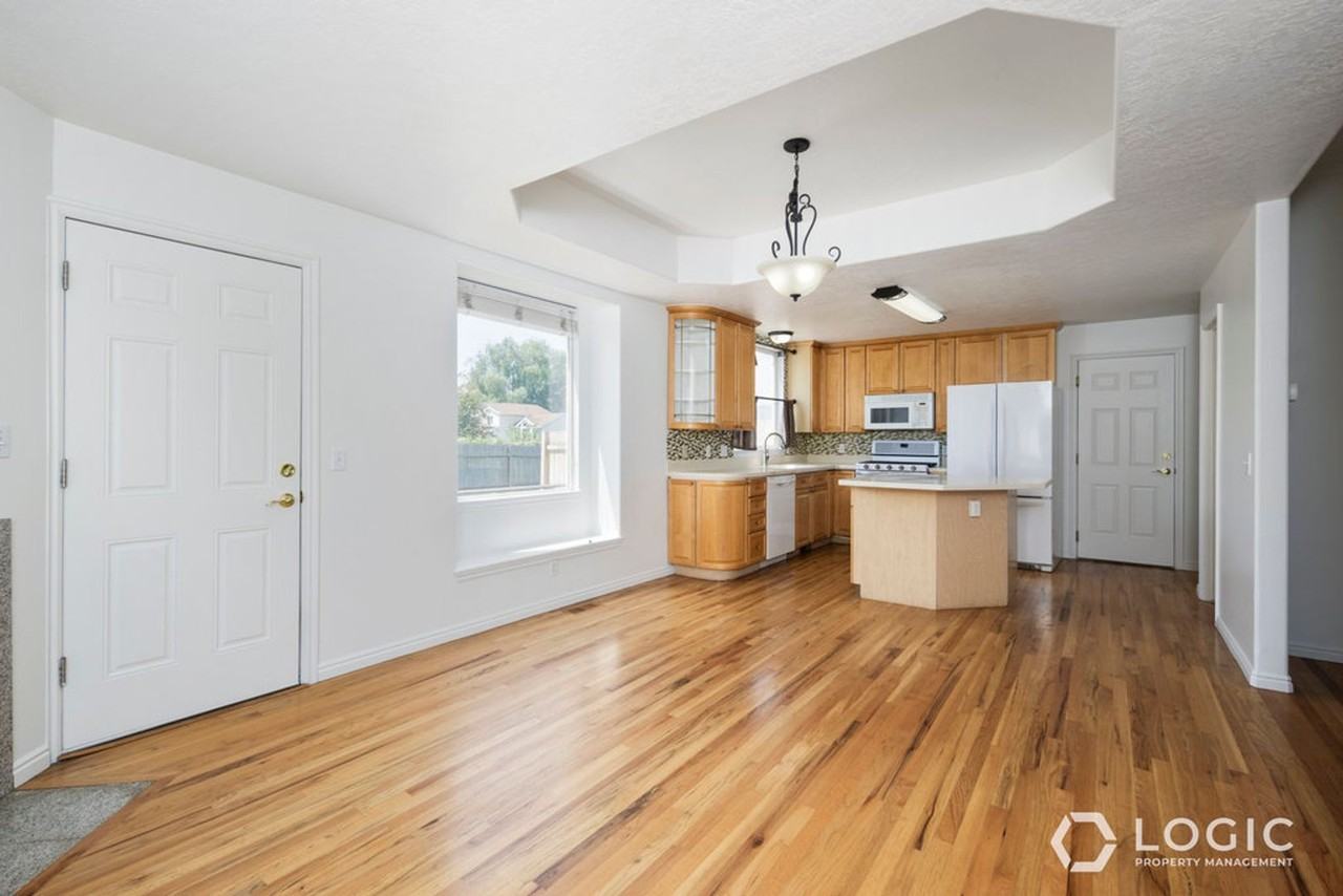 166 E Rawlins Ln - Photo 7 of 24