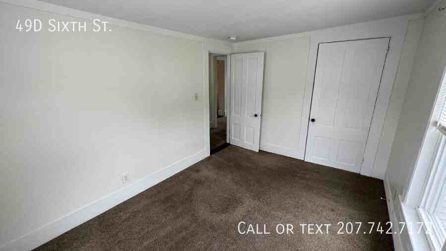 49 6th St Apt D - Photo 4 of 25