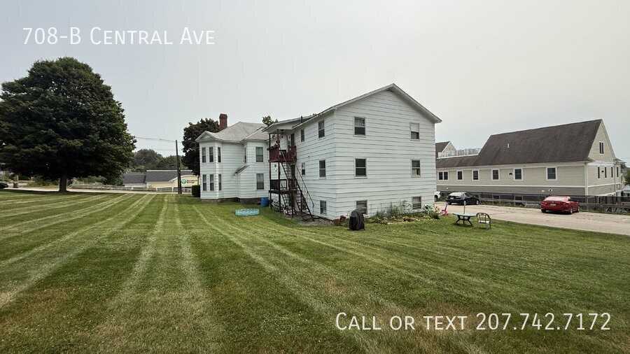 708 Central Ave Apt B - Photo 2 of 21